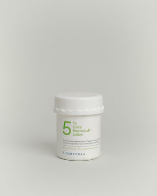 Phametra 5% Urea Harnstoff-Salbe in weißem Behälter, zur therapiebegleitenden Pflege trockener Haut, dermatologisch getestet und ohne Duftstoffe, für die äußere Anwendung