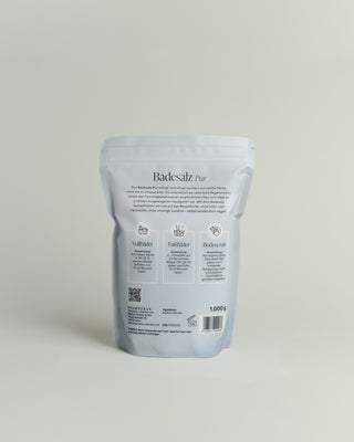 Hellblaue Rückseite des Badesalz Pur von Phametra Cosmetics