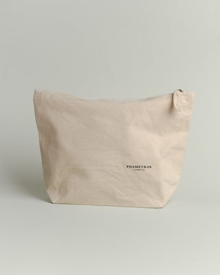 Hellbrauner Baumwoll-Kosmetikbeutel mit schwarzem Phametra Cosmetics Logo