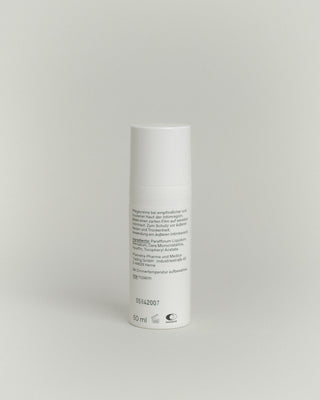 Rückseite der Phametra Pflegecreme für empfindliche und trockene Haut im Intimbereich, zeigt Inhaltsstoffe und Anwendungshinweise, bildet schützenden Film zur Vorbeugung gegen Reizungen und Trockenheit, 50 ml