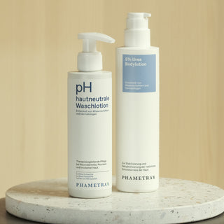 Nahaufnahme von pH hautneutraler Waschlotion und 5% Urea Bodylotion